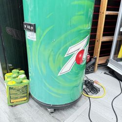 7UP Round Beverage Cooler Fridge – Works Great