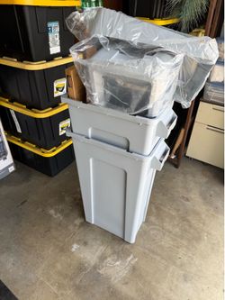 Rubbermaid 23 gallon slim Jim