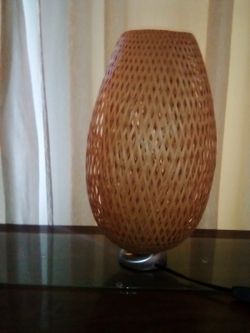 Wicker table lamp