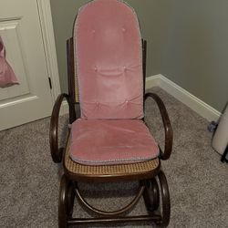 Antique/Vintage Rocking Chair 