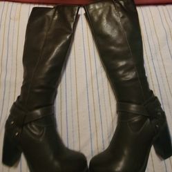 Womens Gently Used Dk Brown Boots
