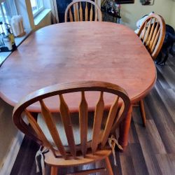 4-6 Solid Wood Round Dining Table 