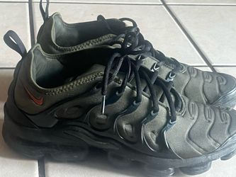 Nike Air maxes plus green shoe (size 10.5)  (offer)