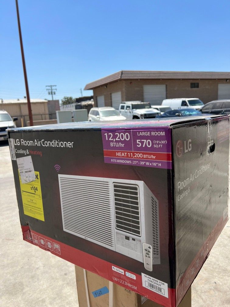 LG
12,200 BTU 230/208V Window Air
Conditioner Cools 570 Sq. Ft. with
Heater, Wi-Fi Enabled and
Dehumidifier in White