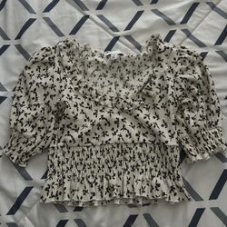 Cute Trendy Top With Flowers 6