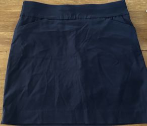 Simple Navy blue skirt with small slit with pockets