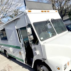 2005 Freightliner MT45 Food Truck - Diesel Engine - Fully Equipped with Commercial Kitchen and Honda EU7000is Generator! - NY