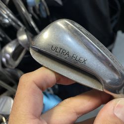 Walter Hagen iron n8 in RH Steel shaft  Used