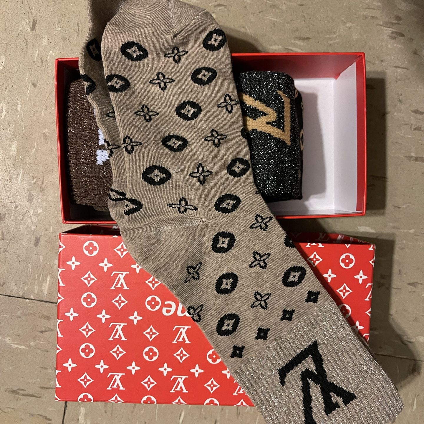 LV Louis Vuitton Socks for Sale in Las Vegas, NV - OfferUp