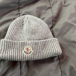 Moncler HAT (no Trades)