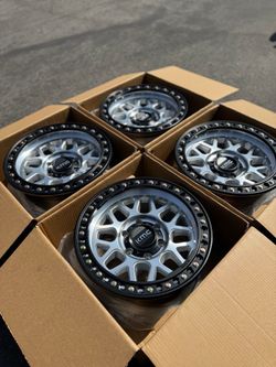 KMC KM549 GRS 6x5.5 and 6x135 17" Wheels Machined with Black Lips