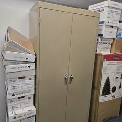 Metal Storage Cabinet With Adjustable Shelves 