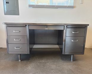 Tanker Desk - metal