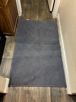 Gray Area Rug with Trellis Pattern