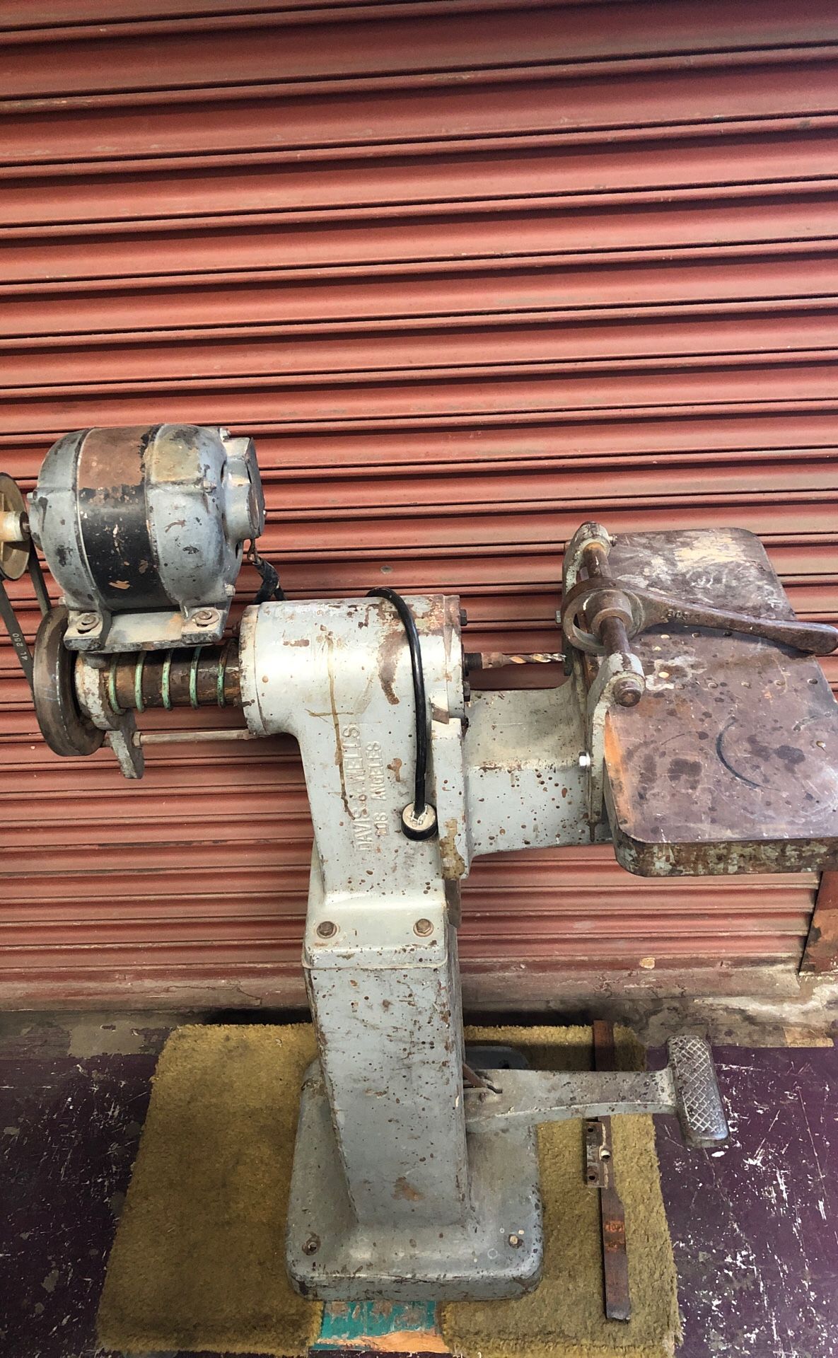 Davis & Wells Horizontal Boring Machine Drill Press Wood Working cast