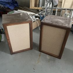 Free - 2 Speakers