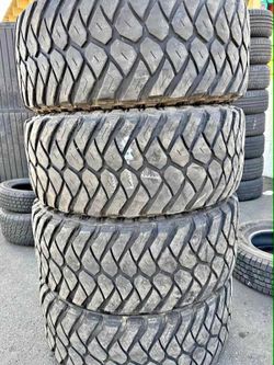 295/55/20 maxiss vendo un set de llantas usadas excelente condiciones de vida las 4 ✅🤩I am selling a set of used tires, all 4 in excellent living con