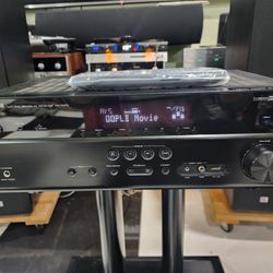 Yamaha RX V475 5.1 Receiver. Excellent condition good working come with remote control. 