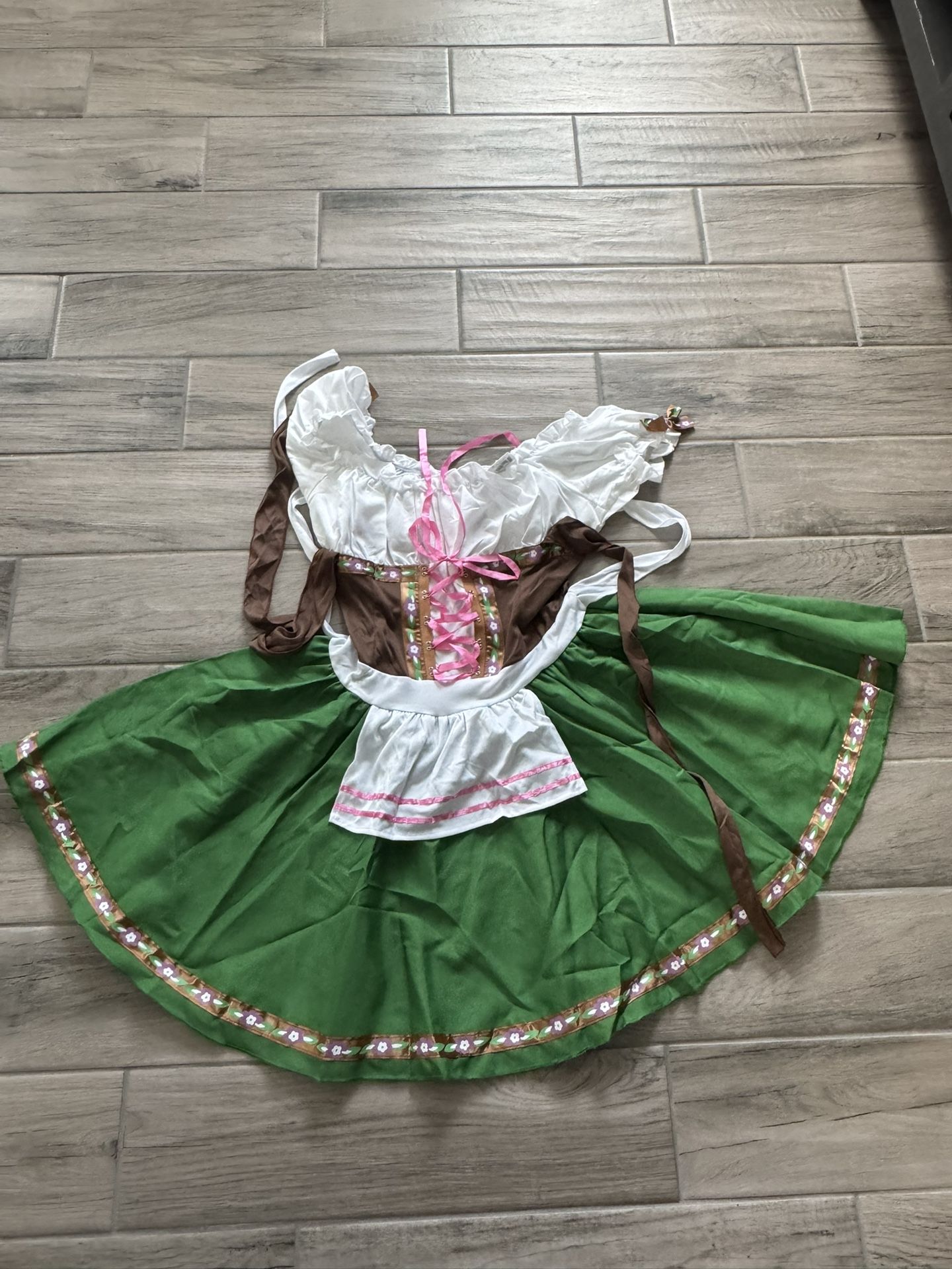 Dress Halloween Costumes Size S, L, 1X