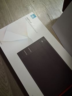 Pc semi completo y juego de cartas algunas cosas solo le faltan cargadores
