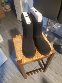 UGG BOOTS (SZ 12) BLK