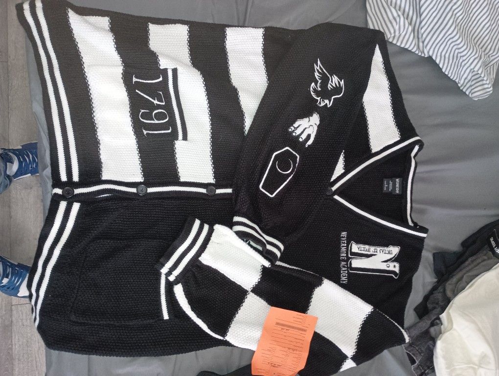 Wednesday Nevermore Academy Xtreme Slouchy Cardigan Size:  2