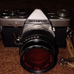 Olympus 2 Camera And 5 Multifunctional Lenses 