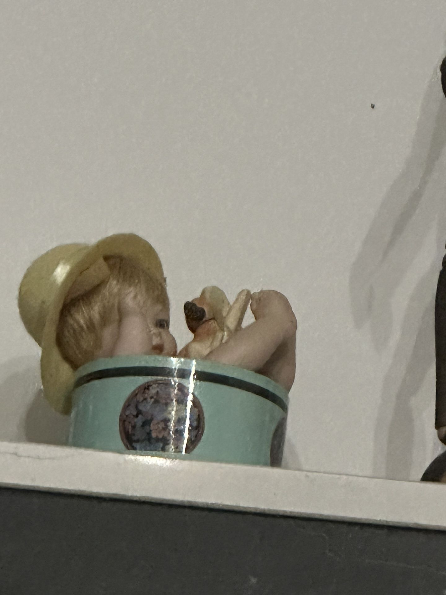 PORCELAIN DOLL ORNAMENT - 20$ Rare Vintage 