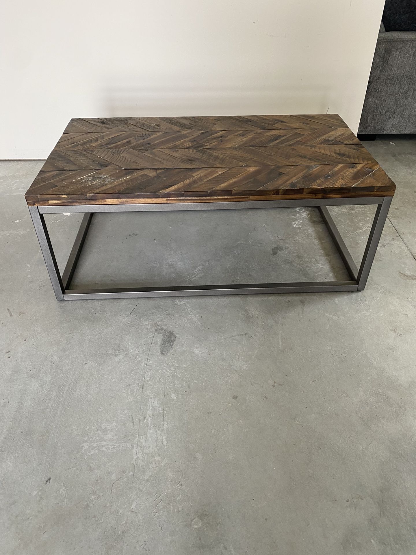 Beautiful Wood Oak Coffee Table For Sale!