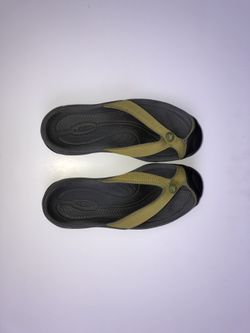 Keen woman’s flip flops
