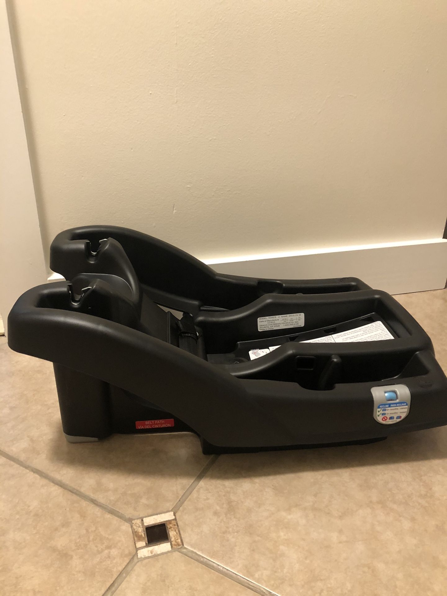 New, never used Graco snugride 35 car seat base