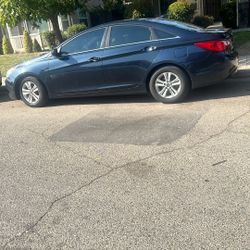 hyundai,sonata,dark blue, medium size 4 door car