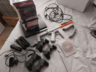 Ps3 with 24 games, 4 controllers, ps move and accessory