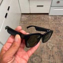 Bose Frames Sunglasses/speakers