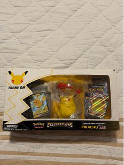 Celebrations Premium Figure Collection Pikachu VMAX