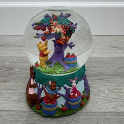 Winnie the Pooh Snow Globe