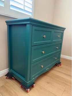 3 drawer dresser. Cafe kids 20x47