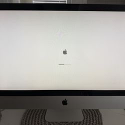 27-inch Apple iMac (Mid 2010) - 2.93 GHz Intel Core i7 / 8GB RAM / 1TB