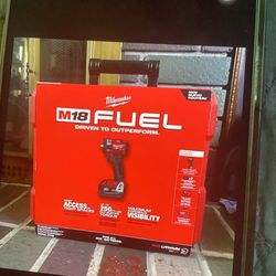 Milwaukee 3/8in Compact Impact Wrench Kit