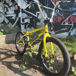 GT SLAMMER BMX 自転車本体 20インチ イエロー GT SLAMMER BMX 自転車本体 20インチ イエロー 2020 GT SLAMMER BMX