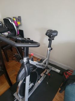 2022 Yosuda L-001A Indoor Bike Excellent Condition with Accessories