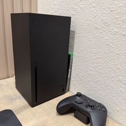 XBOX ONE X w Elite Controller And 1 TB SSD