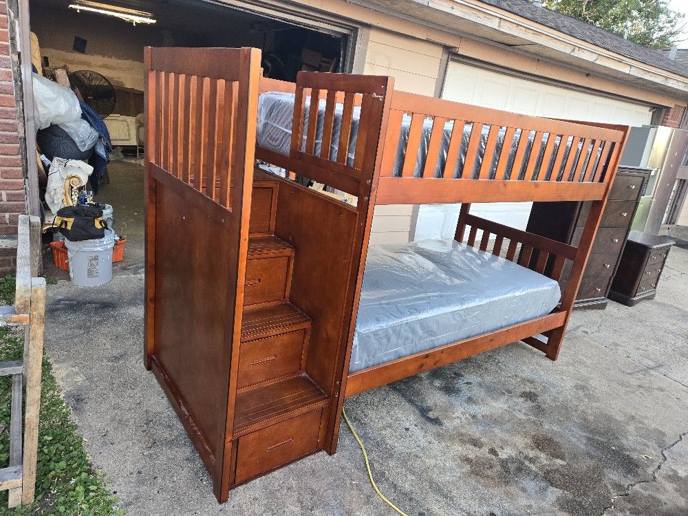 Twin Bunk Bed With Mattress/ Literas Con Colchones
