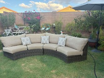 Apostrophe patio sectional
