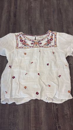 Embroidered white top Large