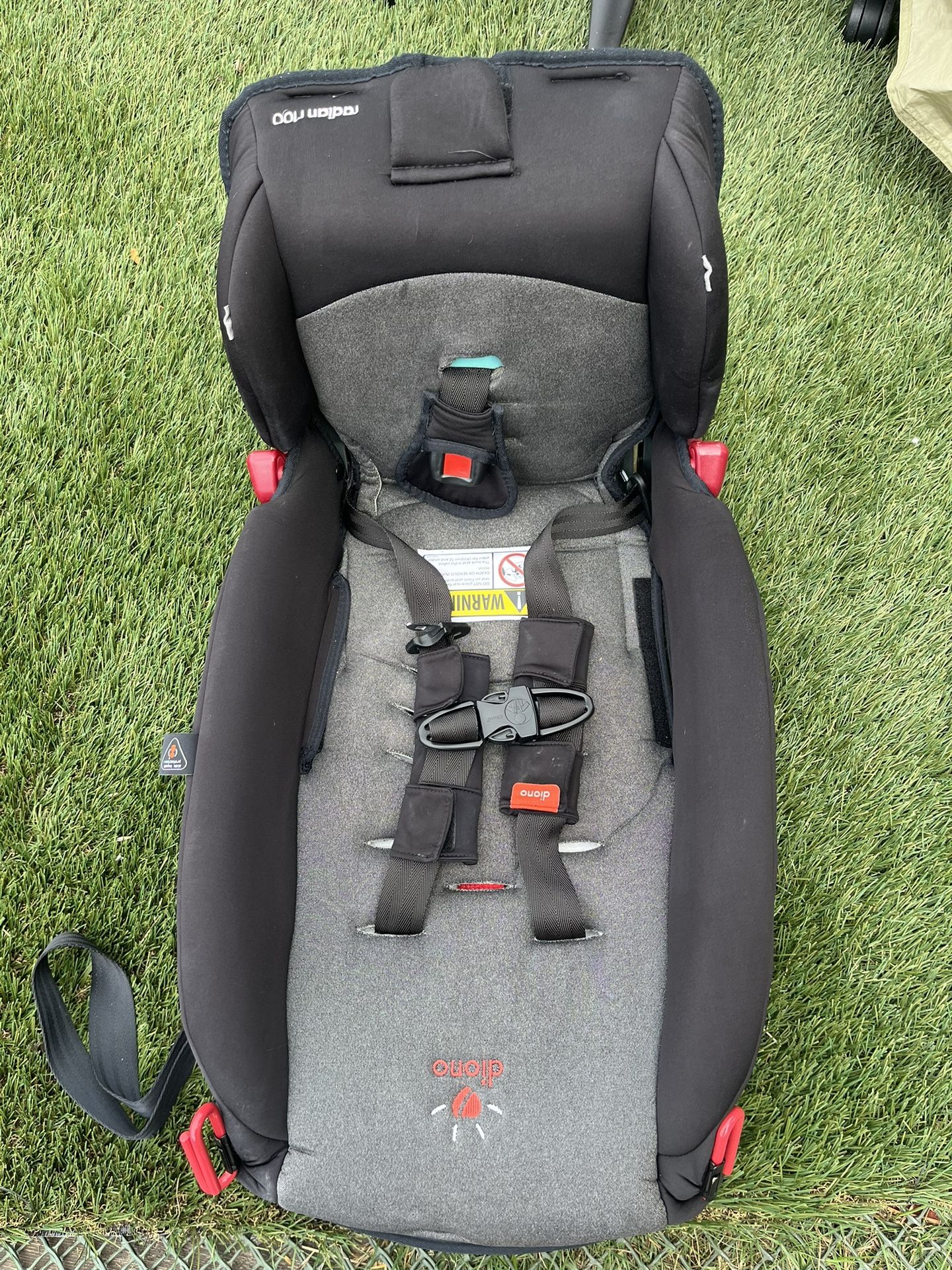 Diono car seat/booster seat (in Des Moines)