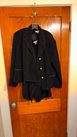 Size 20 (3) Piece Black/White Suit