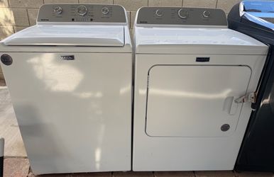 Maytag~✨Beautiful Washer and Dryer Set Gas in excellent condition