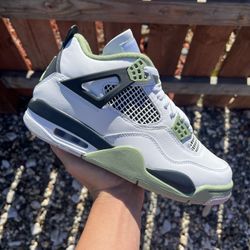 Jordan 4 Seafoam (Size 4.5, 5)