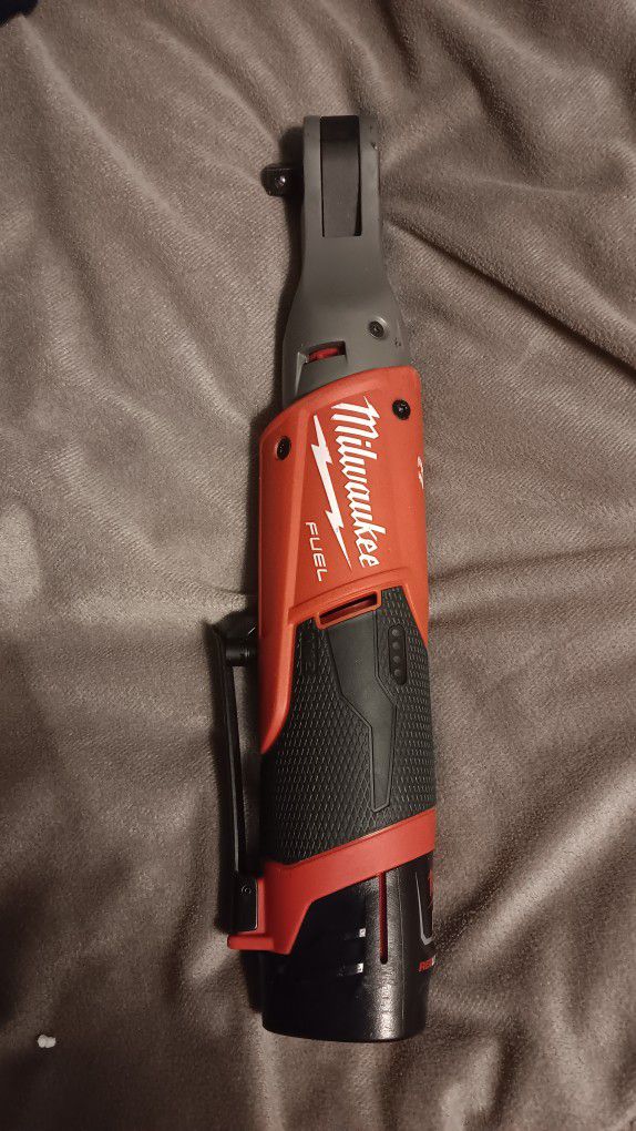 MILWAUKEE M12 FUEL 3/8" HIGH SPEED RATCHET.  TOOL AND BATTERY 